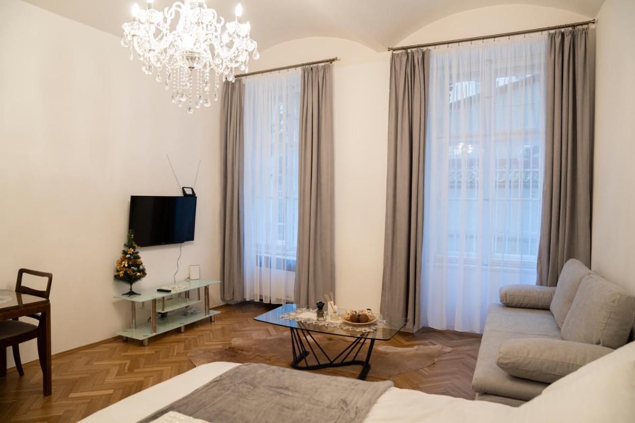 Helen Homestay Vaclavske Namesti Πράγα Εξωτερικό φωτογραφία